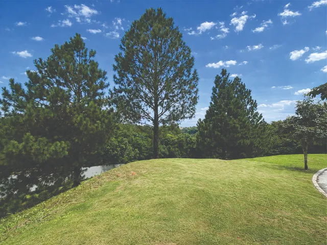 Terreno com 778m², à venda, no bairro Granja Viana em Carapicuíba