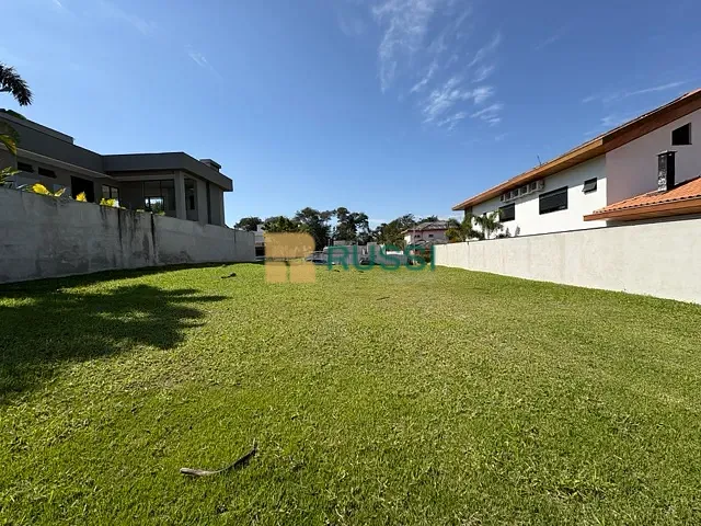 Terreno com 700m², à venda, no bairro Condomínio Reserva do Paratehy em São José dos Campos