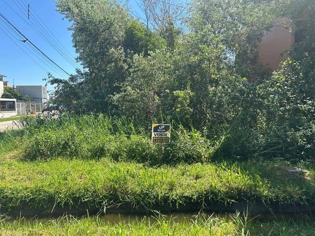 Terreno com 300m², à venda, no bairro Laranjal em Pelotas