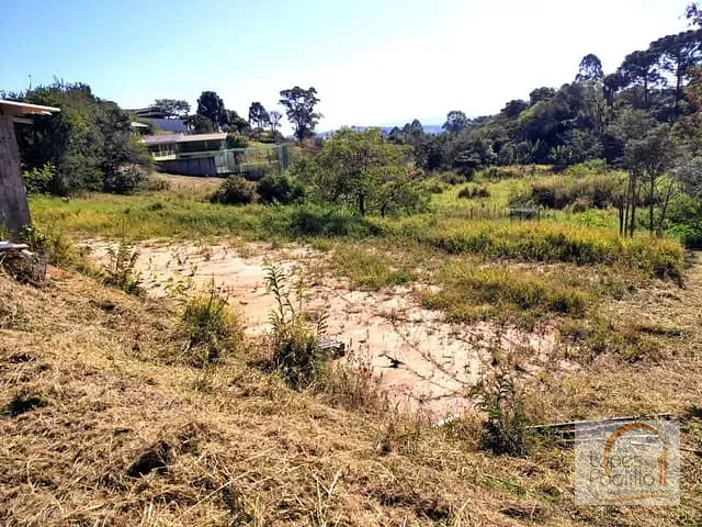 Terreno com 800m², à venda, no bairro Laranjal em Atibaia