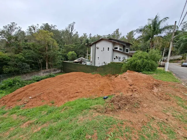 Terreno com 662m², à venda, no bairro Jardim Indaiá em Embu das Artes