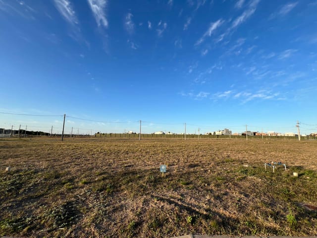 Terreno com 259m², à venda, no bairro Laranjal em Pelotas