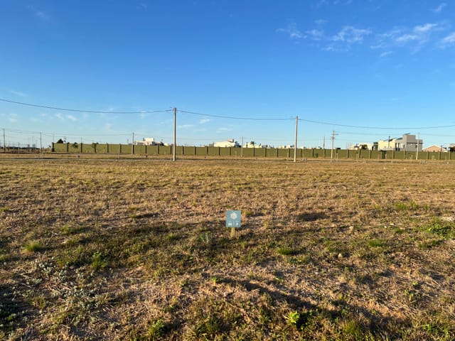 Terreno com 259m², à venda, no bairro Laranjal em Pelotas
