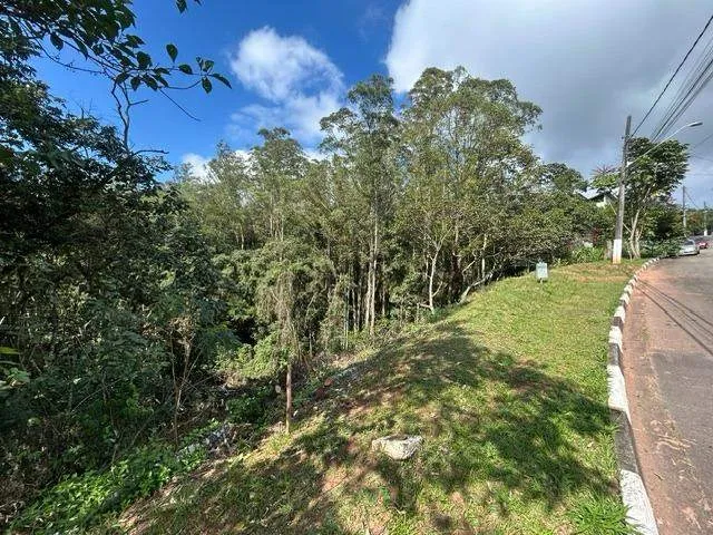 Terreno com 836m², à venda, no bairro Jardim Indaiá em Embu das Artes