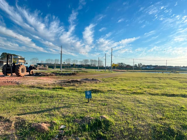 Terreno com 275m², à venda, no bairro Laranjal em Pelotas
