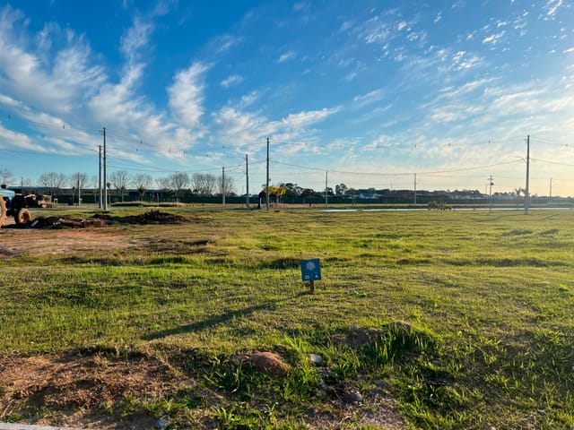 Terreno com 275m², à venda, no bairro Laranjal em Pelotas