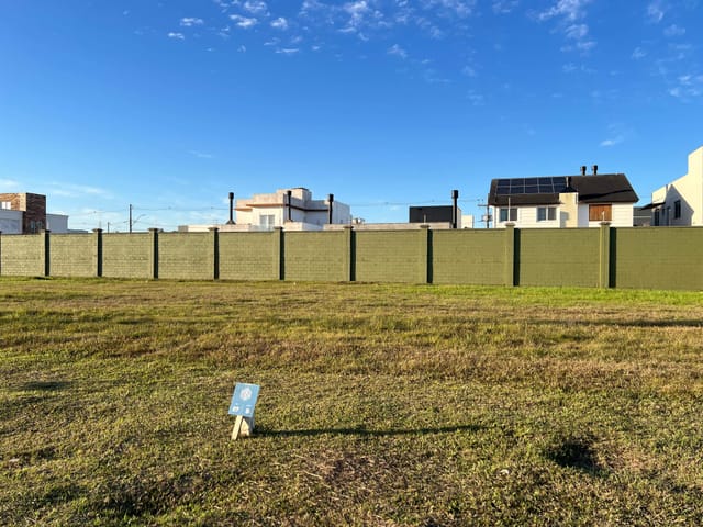 Terreno com 240m², à venda, no bairro Laranjal em Pelotas