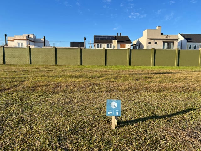 Terreno com 240m², à venda, no bairro Laranjal em Pelotas