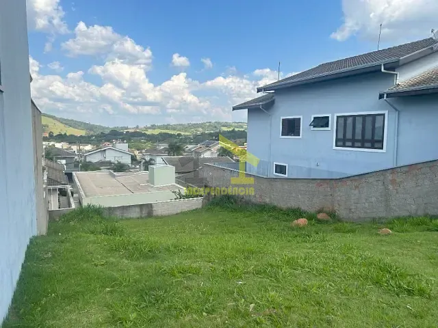 Terreno com 300m², à venda, no bairro Parque das Laranjeiras em Itatiba
