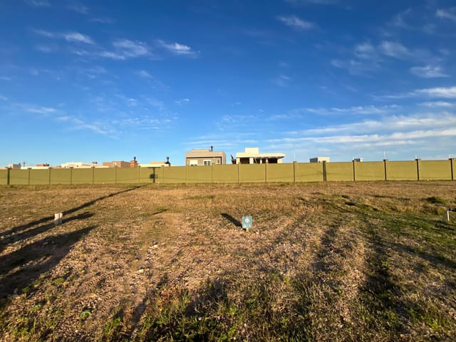 Terreno com 244m², à venda, no bairro Laranjal em Pelotas