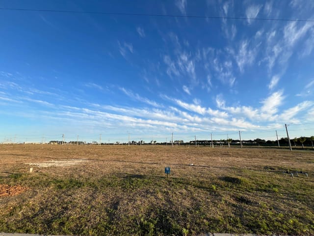Terreno com 272m², à venda, no bairro Laranjal em Pelotas