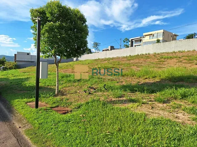 Terreno com 601m², à venda, no bairro Condomínio Residencial Colinas do Paratehy em São José dos Campos