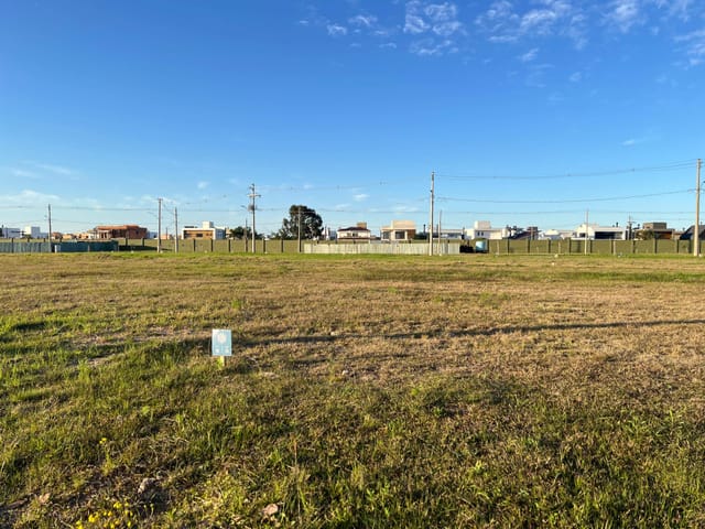 Terreno com 265m², à venda, no bairro Laranjal em Pelotas