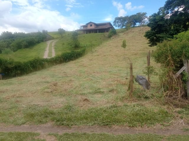 Terreno com 1110m², à venda, no bairro Piracangaguá em Taubaté