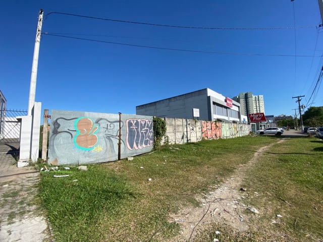 Terreno com 1200m², à venda, no bairro Centro em Pelotas