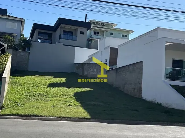 Terreno com 304m², à venda, no bairro Residencial Fazenda Serrinha em Itatiba