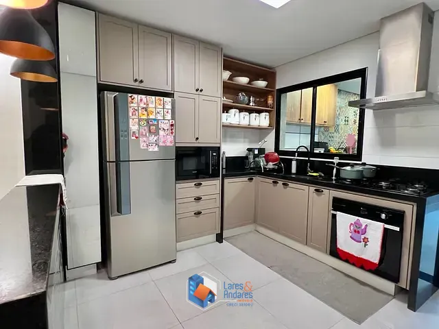 Sobrado com 230m² 3 quartos e 5 banheiros, à venda, no bairro Parque São Domingos em São Paulo