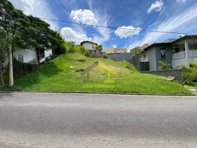 Terreno com 450m², à venda, no bairro Parque das Laranjeiras em Itatiba