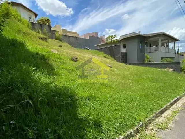 Terreno com 450m², à venda, no bairro Parque das Laranjeiras em Itatiba