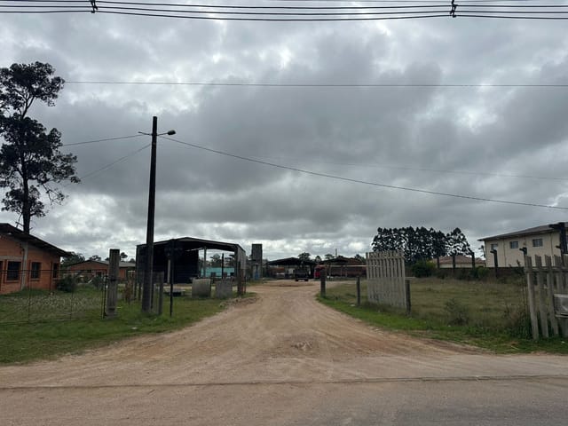 Terreno à venda nas Três Vendas, Pelotas! Amplo, com 12.750m² (85m x 150m), ideal para investimentos ou empreendimentos comerciais.