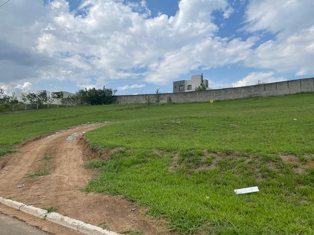 Terreno com 2446m², à venda, no bairro Chácaras Cataguá em Taubaté