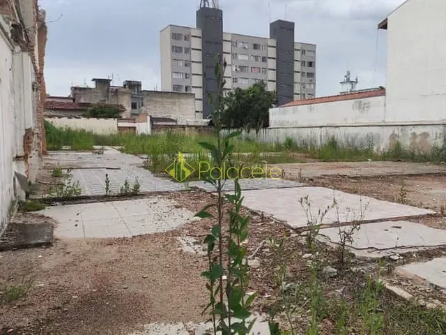 Terreno à venda, no bairro Centro em Pindamonhangaba