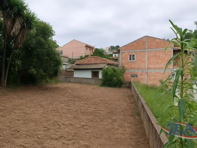 Terreno à venda, no bairro Cachoeira em Curitiba