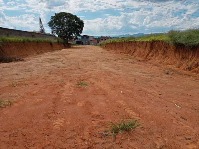 Terreno com 3071m², à venda, no bairro Esplanada Independência em Taubaté