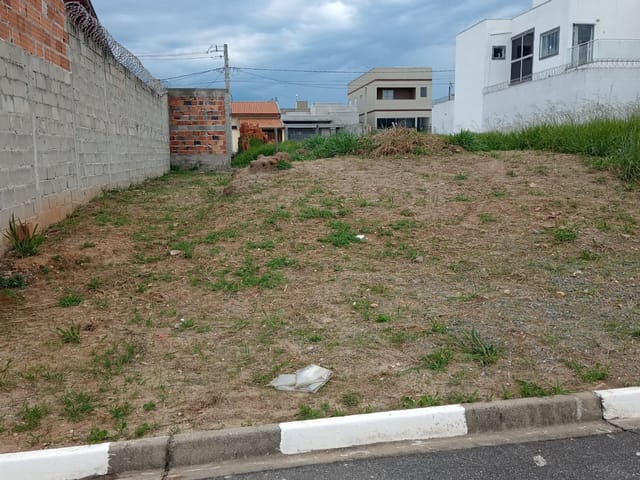 Terreno com 176m², à venda, no bairro Loteamento Residencial e Comercial Flamboyant em Pindamonhangaba