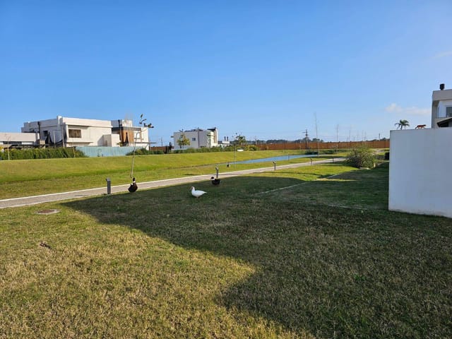 Terreno com 401m², à venda, no bairro Laranjal em Pelotas