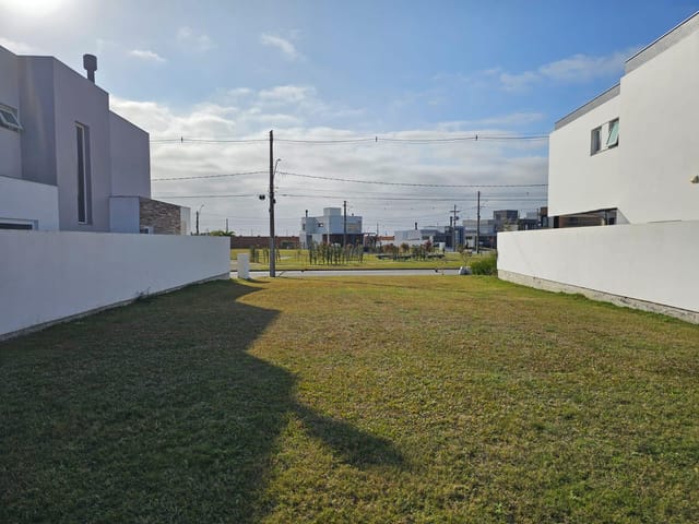 Terreno com 401m², à venda, no bairro Laranjal em Pelotas