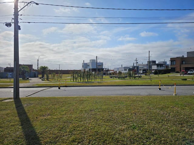 Terreno com 401m², à venda, no bairro Laranjal em Pelotas