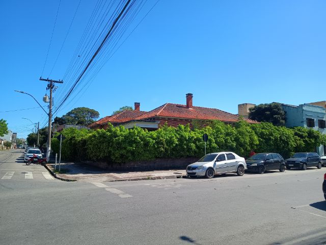 Terreno com 677m², à venda, no bairro Centro em Pelotas