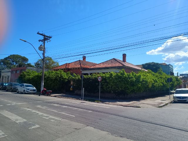 Terreno com 677m², à venda, no bairro Centro em Pelotas