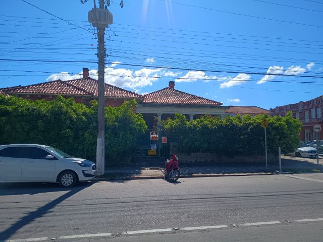 Terreno com 677m², à venda, no bairro Centro em Pelotas