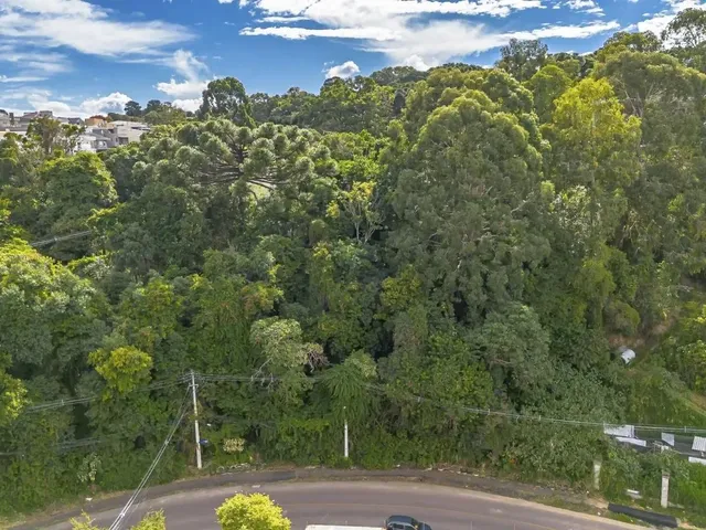 Terreno à venda, no bairro Campo Comprido em Curitiba