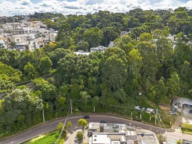 Terreno à venda, no bairro Campo Comprido em Curitiba