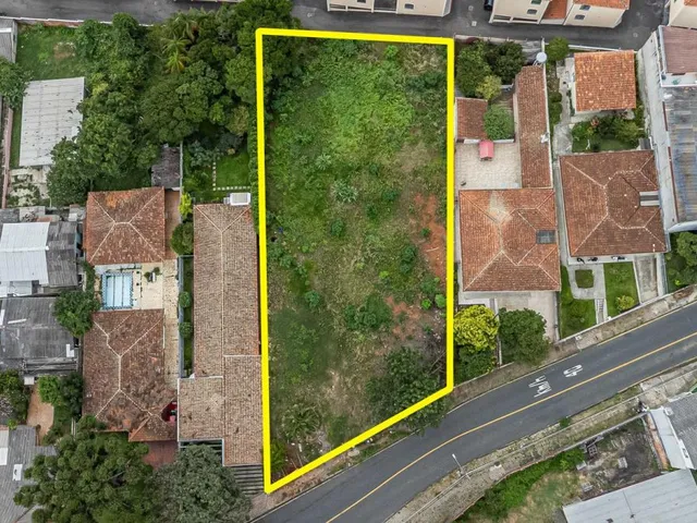 Terreno à venda, no bairro Seminário em Curitiba