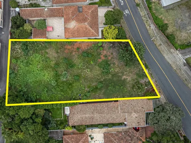 Terreno à venda, no bairro Seminário em Curitiba