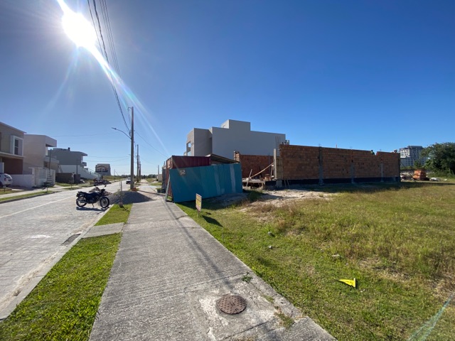 Terreno com 278m², à venda, no bairro Três Vendas em Pelotas