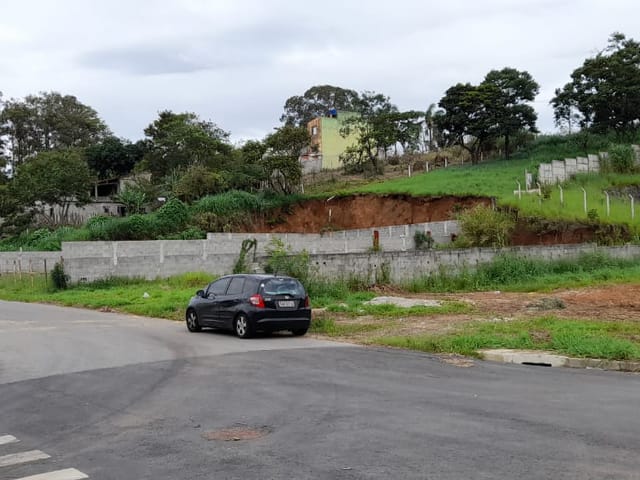 Terreno com 627m², à venda, no bairro Jardim Santa Tereza em Taubaté