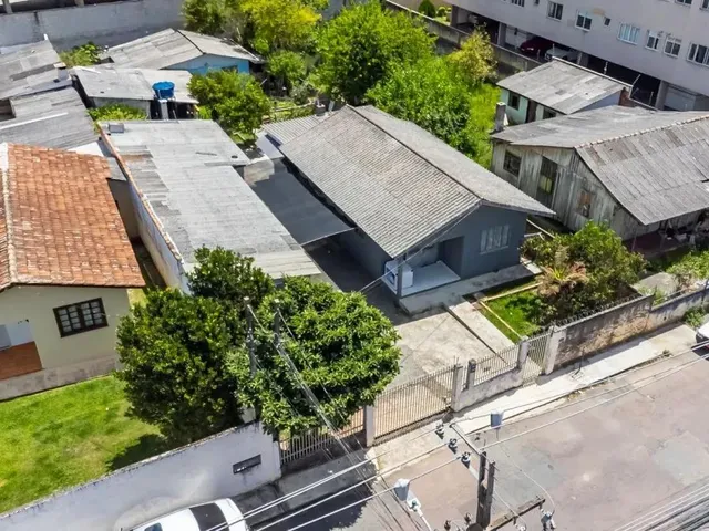 Terreno 3 quartos e 1 banheiro, à venda, no bairro Campo Comprido em Curitiba