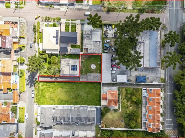 Terreno à venda, no bairro Portão em Curitiba
