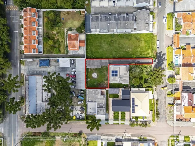 Terreno à venda, no bairro Portão em Curitiba