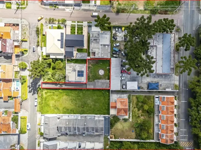 Terreno à venda, no bairro Portão em Curitiba