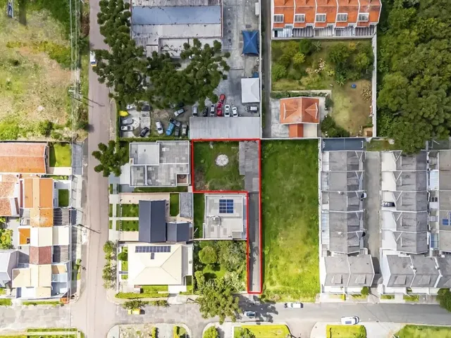 Terreno à venda, no bairro Portão em Curitiba