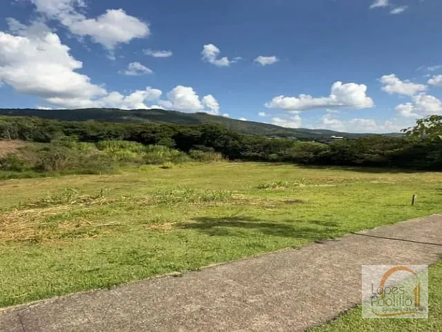 Terreno com 720m², à venda, no bairro Itapetininga em Atibaia