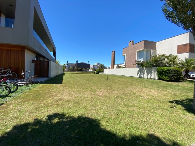 Terreno com 428m², à venda, no bairro Laranjal em Pelotas