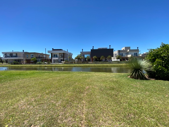 Terreno com 428m², à venda, no bairro Laranjal em Pelotas