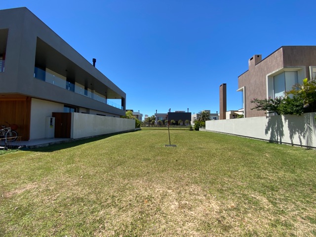 Terreno com 428m², à venda, no bairro Laranjal em Pelotas
